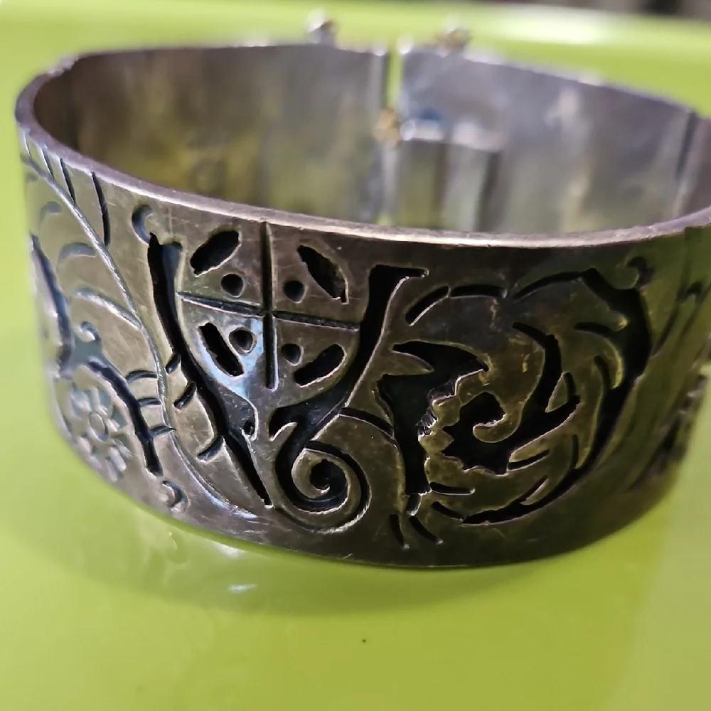 Vintage Taxo Mexico Artisan Silver Floral Hinged Bracelet Bangel Cuff - Picture 3 of 17